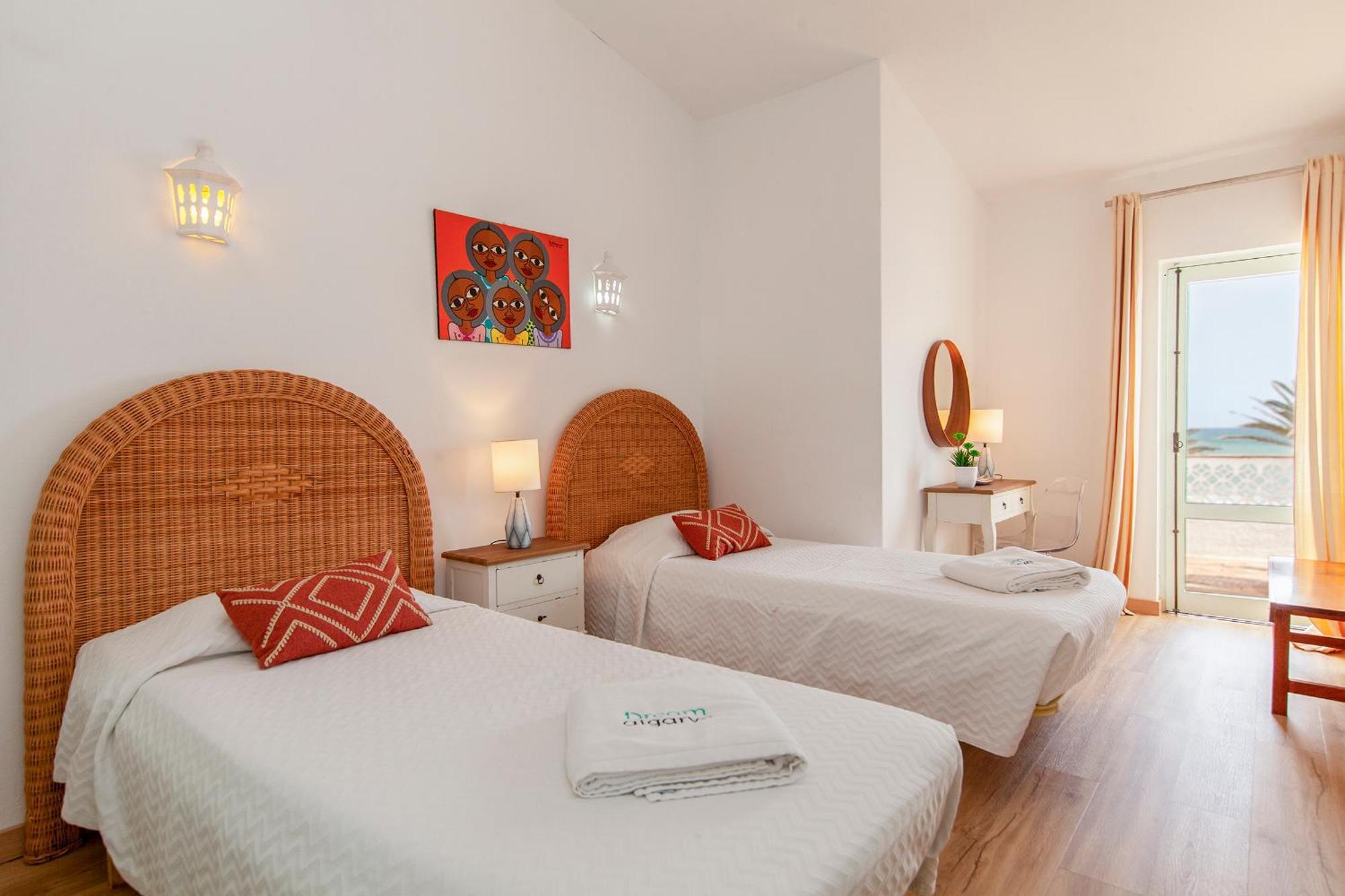 B86 - Beachline Apartment In Luz Eksteriør billede